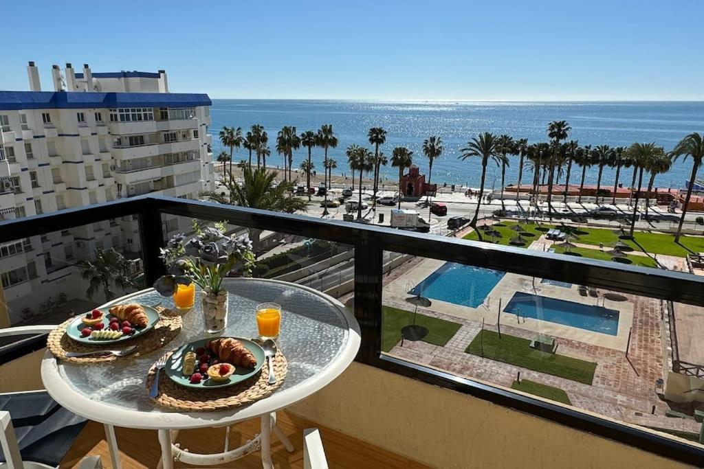 Apartamento A Pie De Playa Con Terraza Y Piscinas Daire Benalmádena Dış mekan fotoğraf